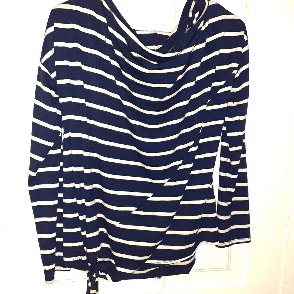 Maurice's 3/4 length top (M)